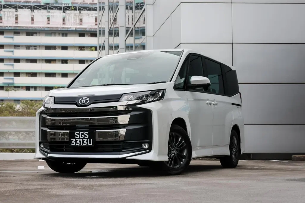 Toyota Noah Hybrid 2025