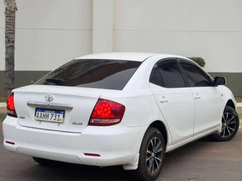 Toyota allion 1st gen (2001 - 2006) side view, door, tyre and rims design