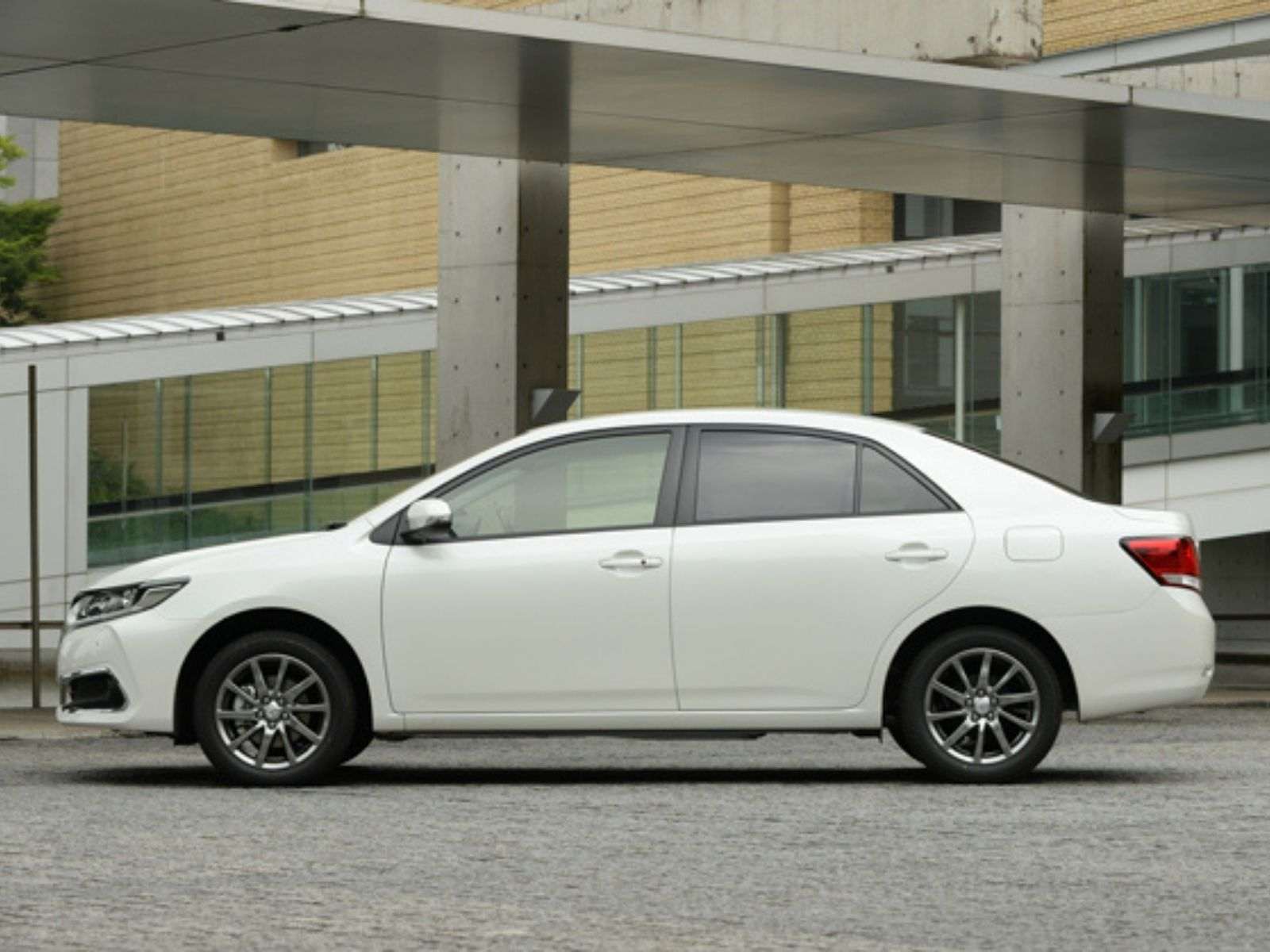 Toyota Allion G Plus Exterior