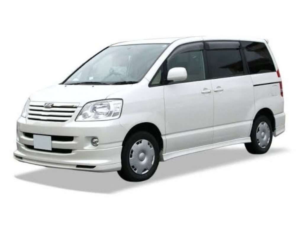 Toyota Voxy 1st Gen (2001-2007)